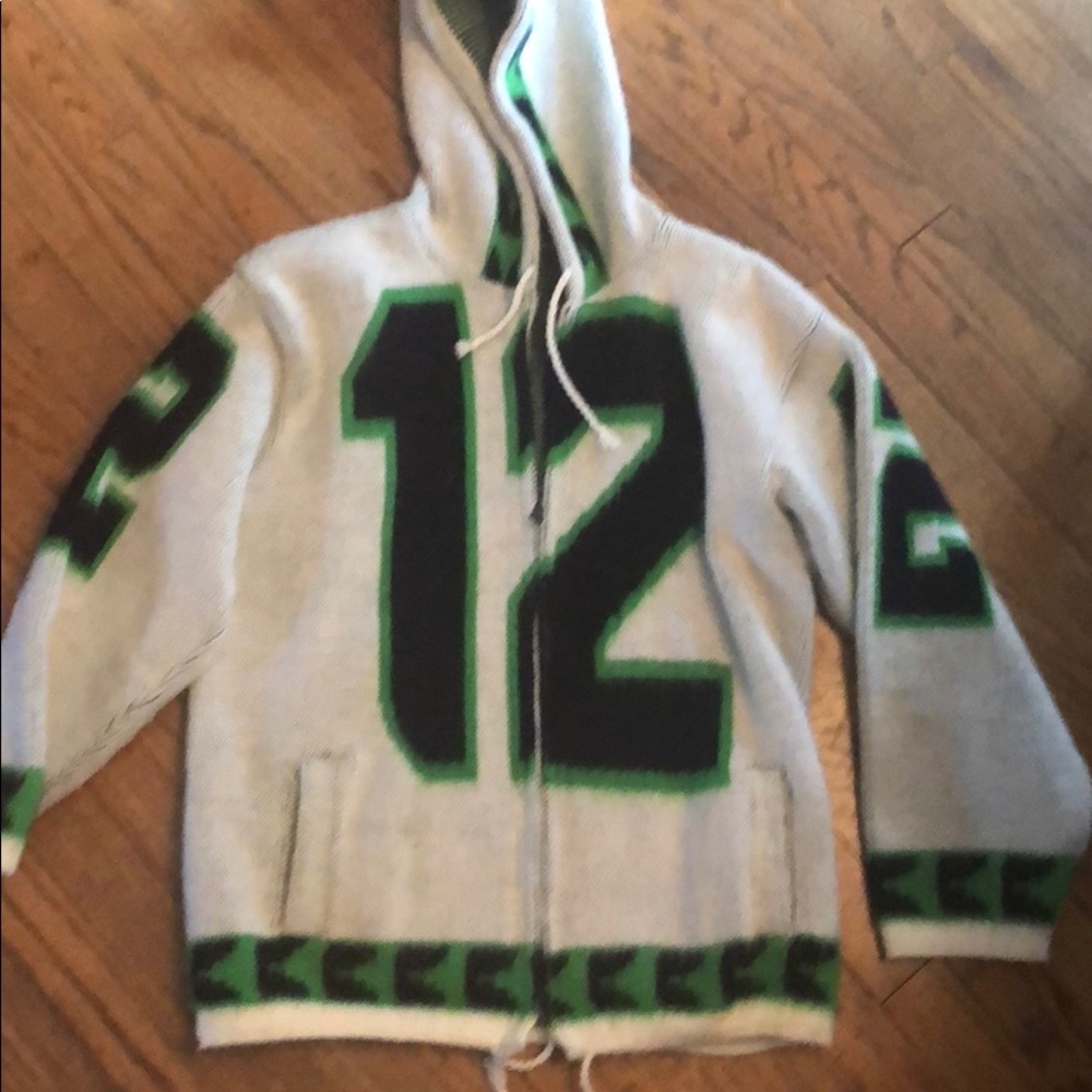 Seattle Seahawks sweater rumin size S very warm